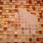 стеклянная мозаика со вставками камня