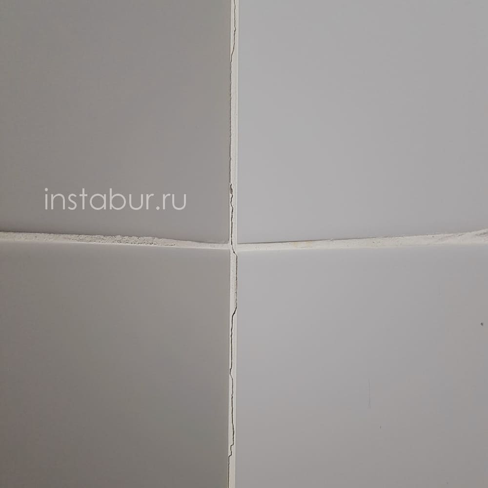 Трещины в плиточных швах внутреннего угла. Цементная затирка | | instabur.ru